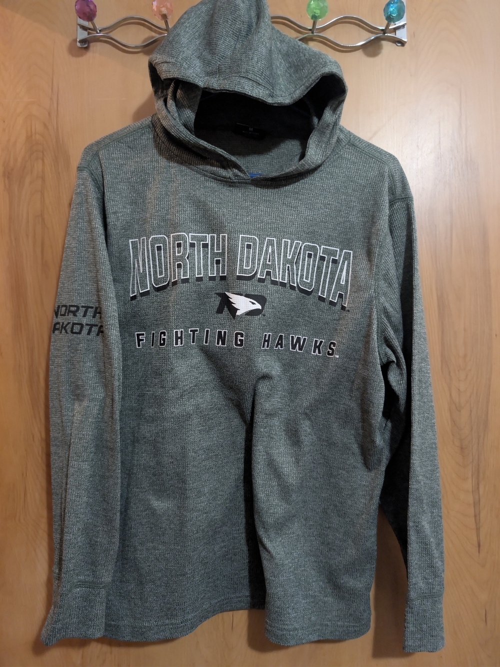 Colosseum Women's North Dakota Fighting Hawks Crewneck Hoodie - Gray